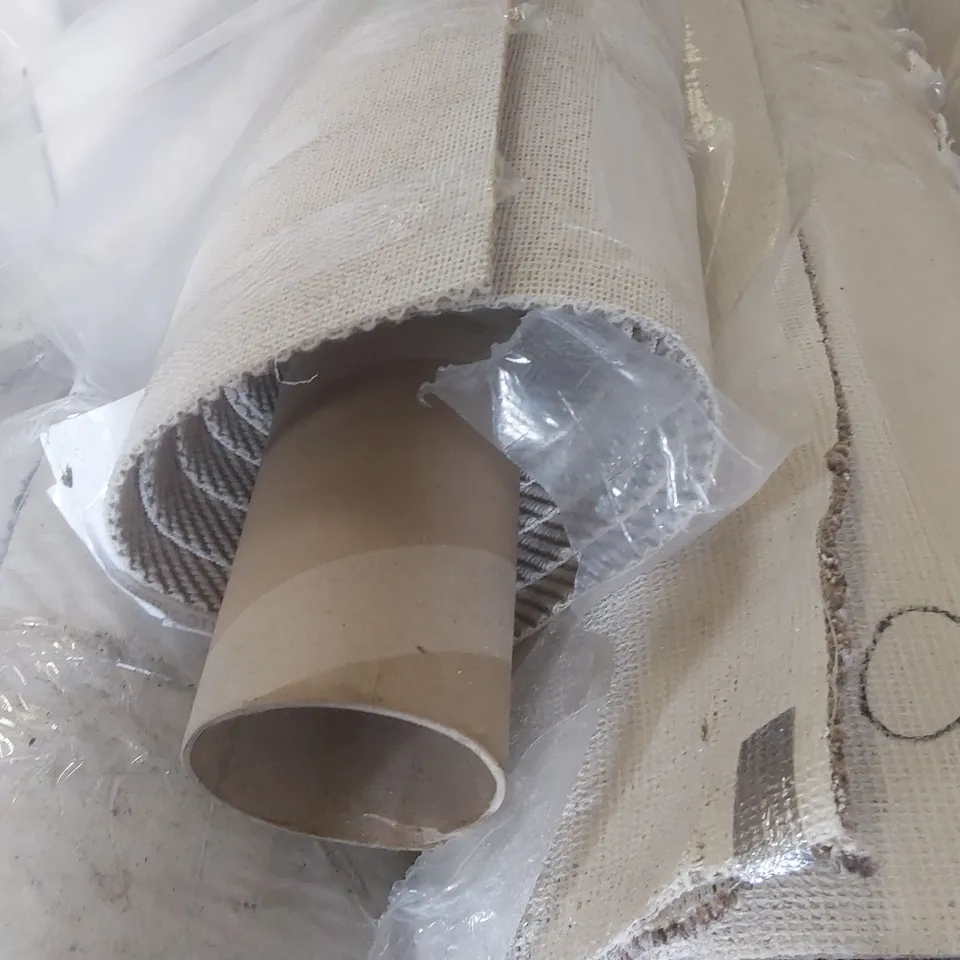 ROLL OF QUALITY DECO FLATWEAVE JACQUARD RISSO CARPET - APPROXIMATELY 3.2 x 4m