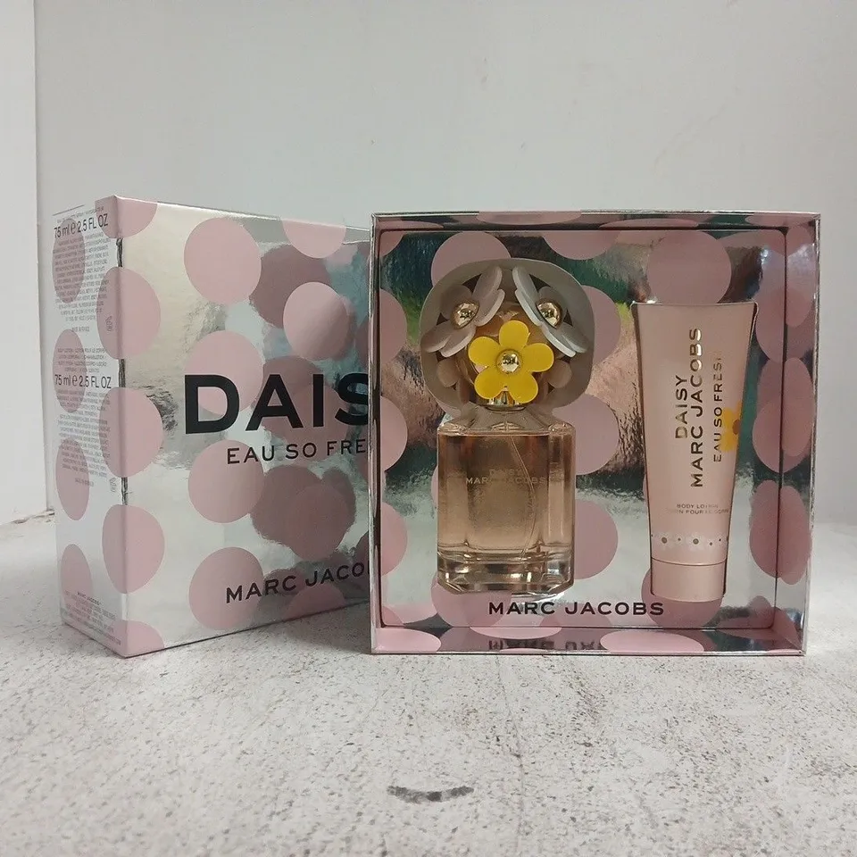 MARC JACOBS DAISY EAU SO FRESH GIFT SET