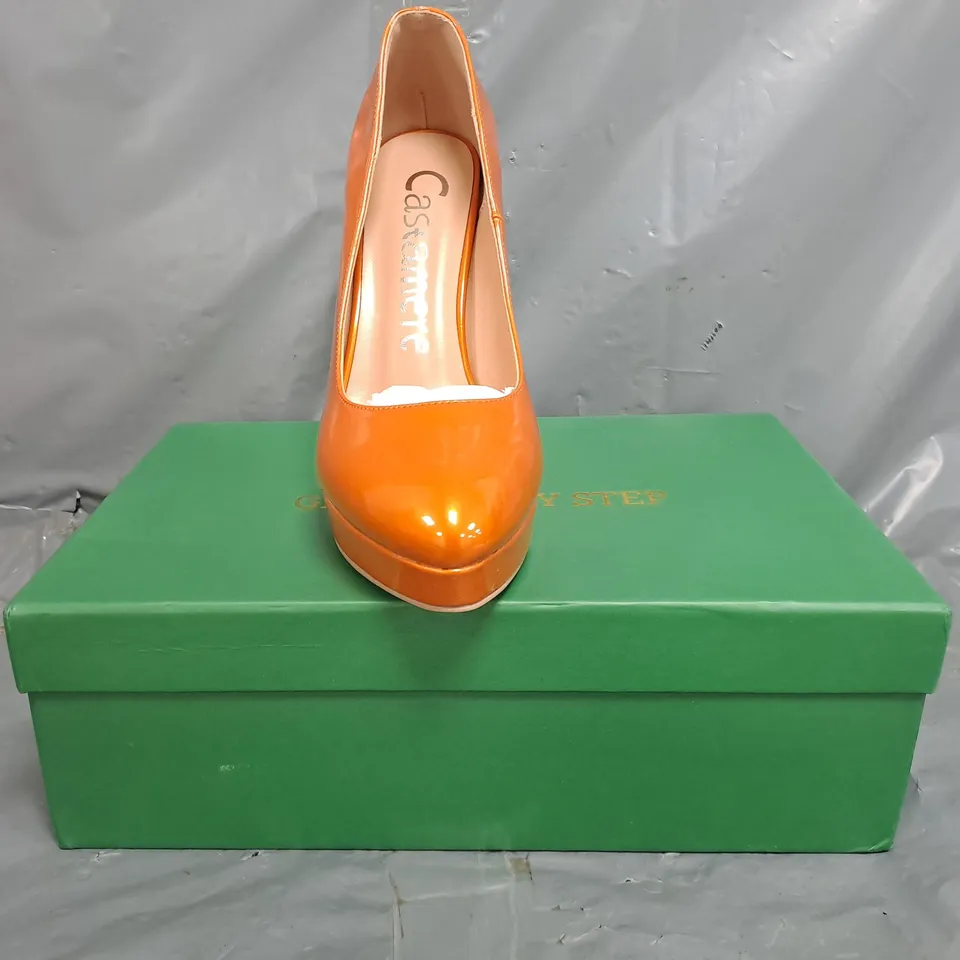 BOXED PAIR OF CASTAMERE CLOSED TOE STILETTO HEEL LOW PLATFORM SHOES IN ORANGE SIZE EU 38