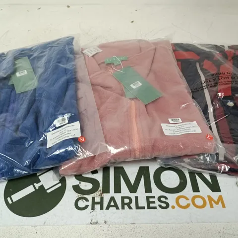 APPROXIMATELY 15 ASSORTED WOMENS CLOTHING ITEMS IN VARIOUS SIZES & STYLES