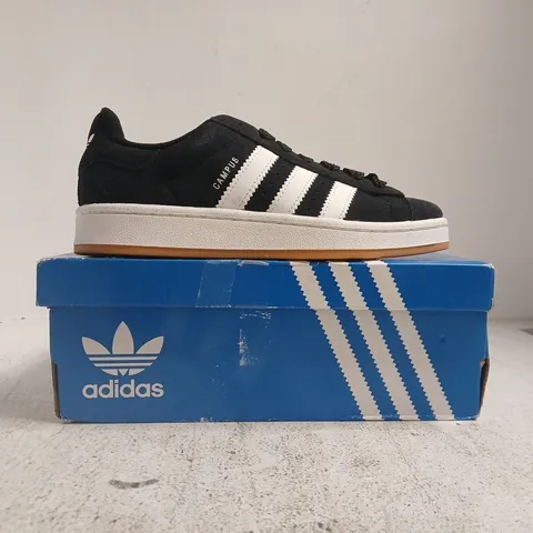 BOXED PAIR OF ADIDAS 00S TRAINERS IN BLACK/WHITE SIZE UK 5