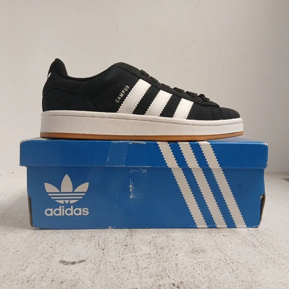 BOXED PAIR OF ADIDAS 00S TRAINERS IN BLACK/WHITE SIZE UK 5