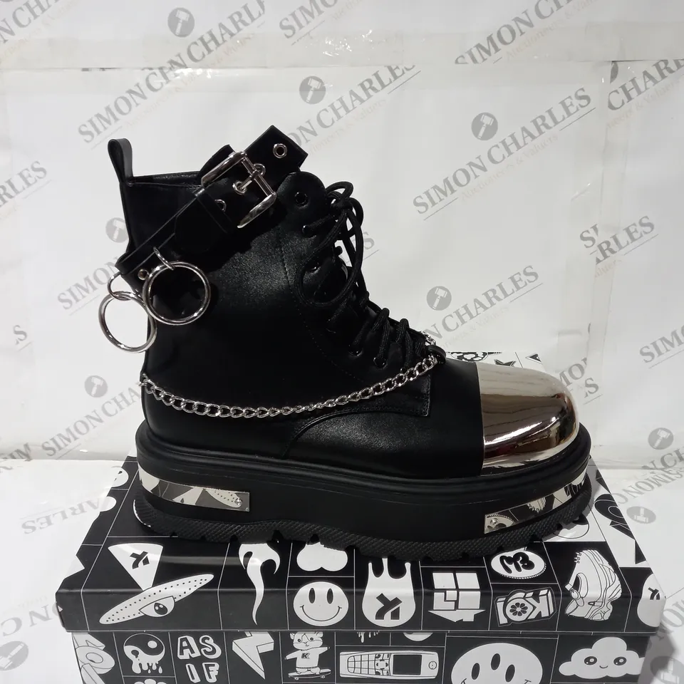 BRAND NEW BOXED PAIR OF KOI VEGAN BORIN MENS HARDWARE PLATFORM BOOTS SIZE 10