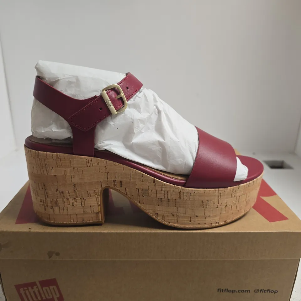 BOXED PAIR OF FITFLOP PLATFORM LEATHER/CORK HEELED ANKLE-STRAP SANDALS – BURNT BERRY, UK 7