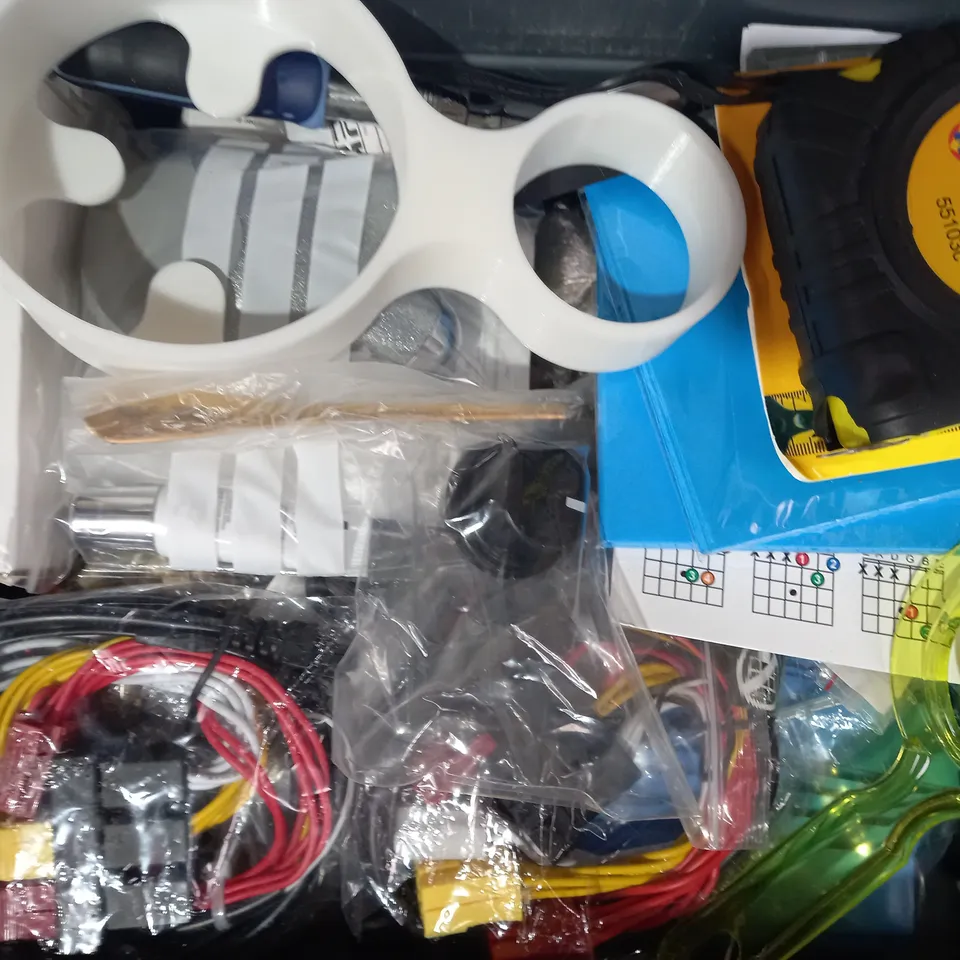 LOT OF APPROXIMATELY 10 ASSORTED HOUSEHOLD ITEMS TO INCLUDE KETTLE DESCALER, TAPE MEASURE, LOCKING WHEEL BOLTS, ETC