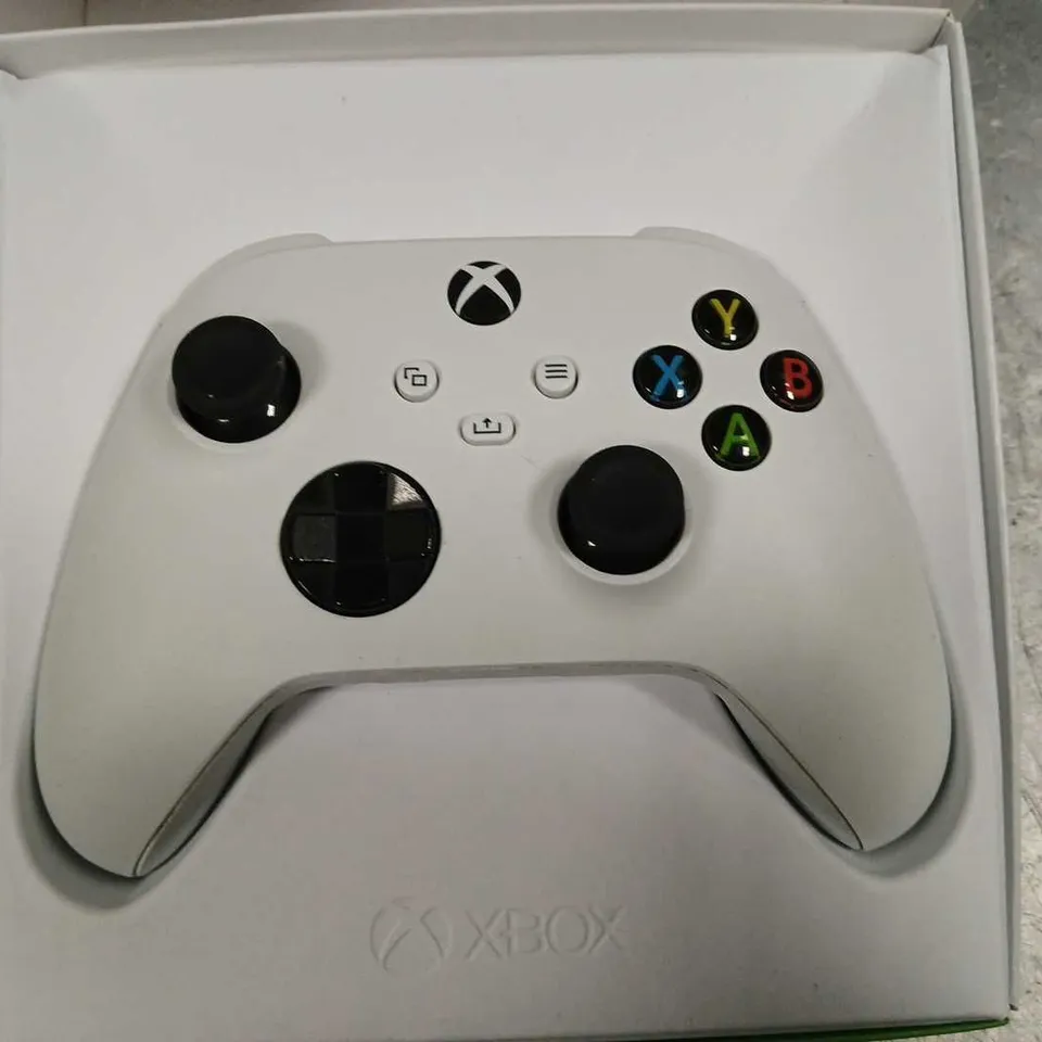 BOXED XBOX WIRELESS CONTROLLER