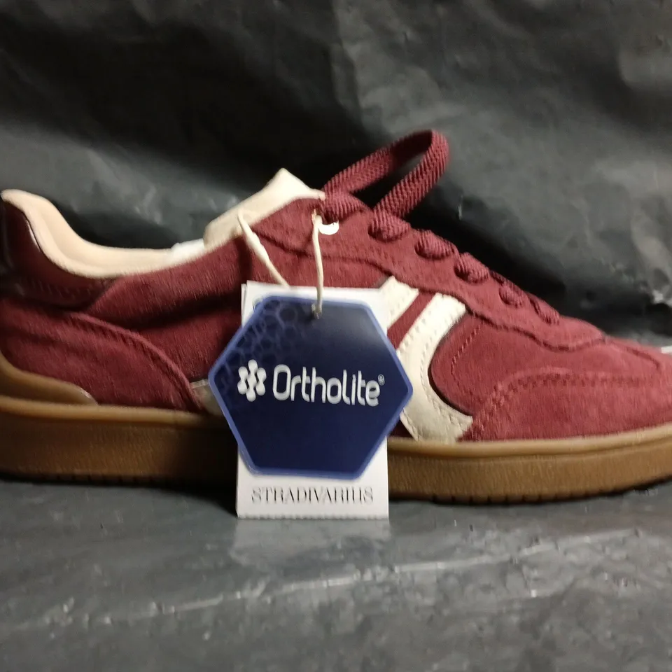 PAIR OF STRADIVARIUS TRAINERS IN BURGUNDY SIZE UK 5