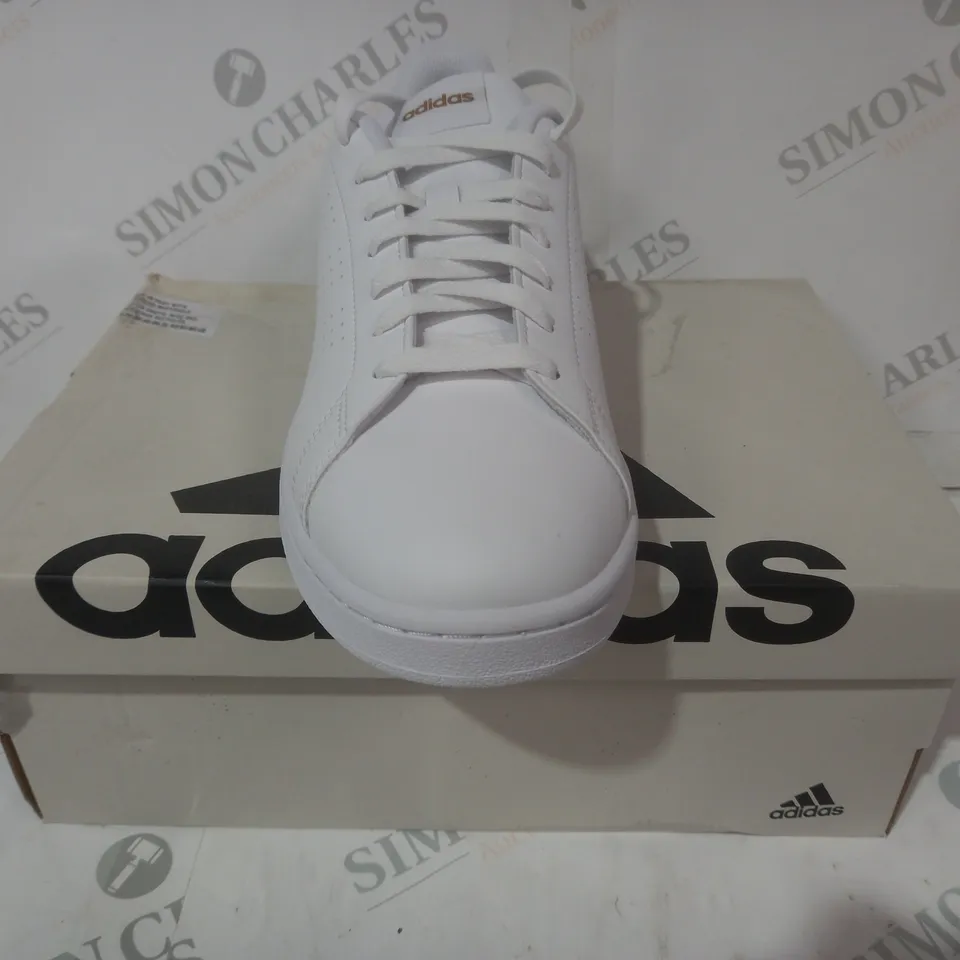 BOXED PAIR OF ADIDAS ADVANTAGE SHOES IN WHITE UK SIZE 7.5
