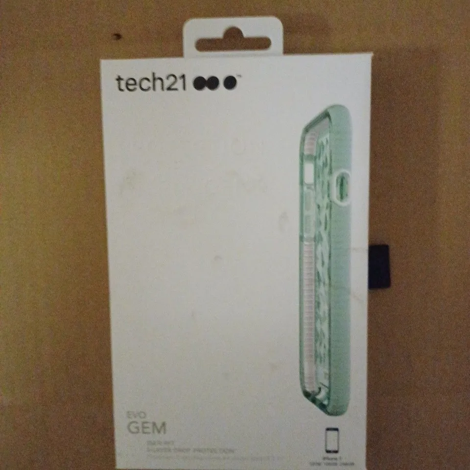 LOT OF APPROXIMATELY 100 BRAND NEW BOXED TECH 21 EVO GEM CASE WITH 9.9FT 3-LAYER DROP PROTECTION FOR IPHONE 7 T21-5407 GREEN