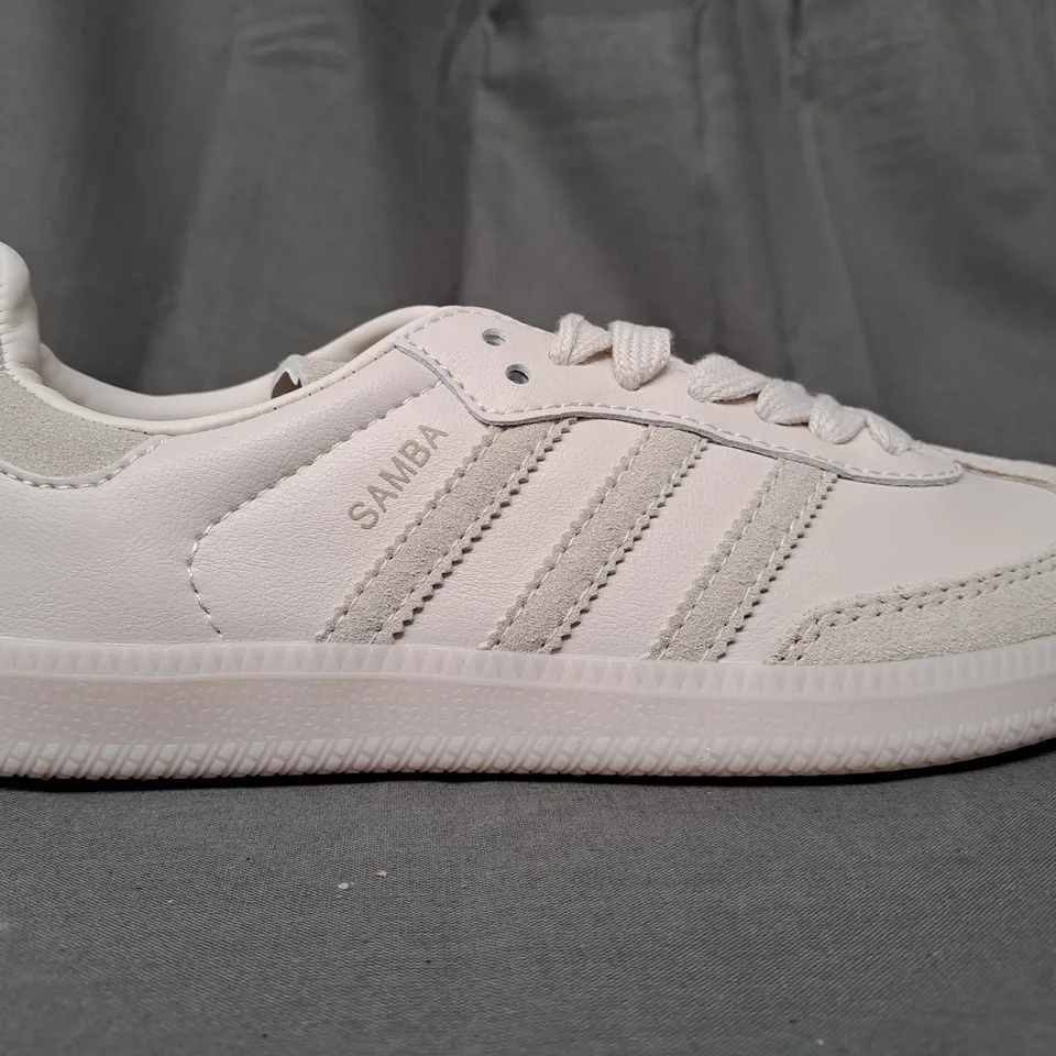 PAIR OF ADIDAS SAMBA SHOES IN CREAM UK SIZE 5