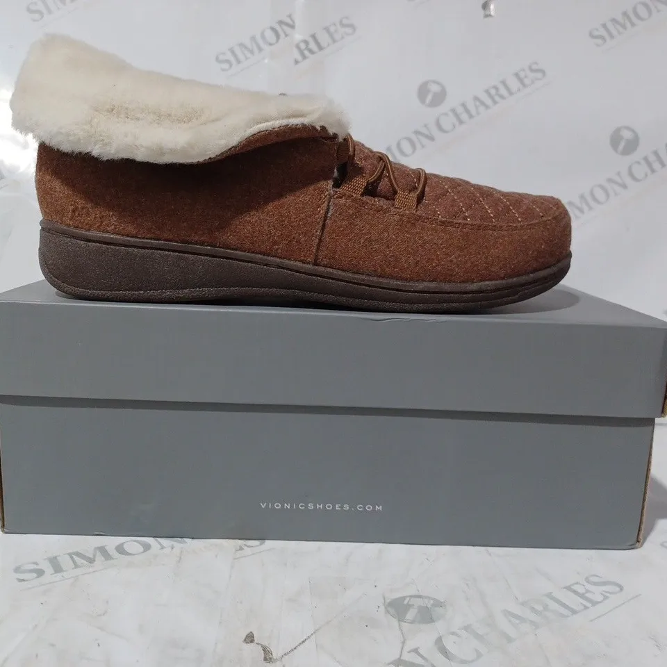 BOXED VIONIC BELIEVE SLIPPERS IN TOFFEE SIZE 8