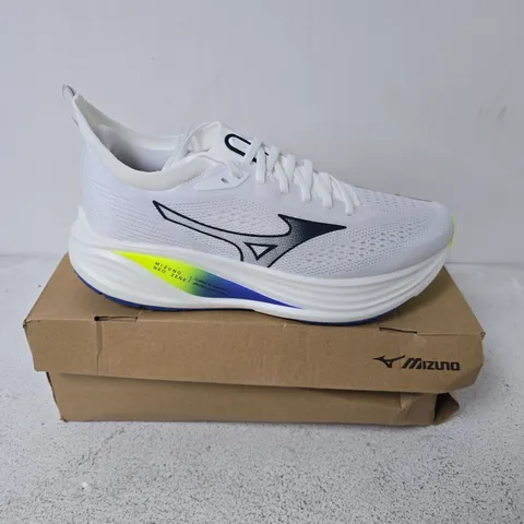 BOXED PAIR OF MIZUNO NEO ZEN 2 TRAINERS IN WHITE - SIZE 9