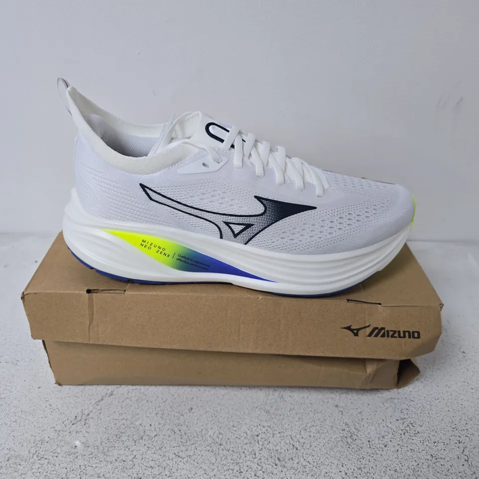 BOXED PAIR OF MIZUNO NEO ZEN 2 TRAINERS IN WHITE - SIZE 9