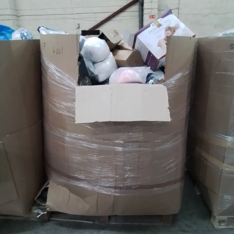 PALLET OF ASSORTED BEDROOM AND COMFORT BASED PRODUCTS TO INCLUDE; PILLOWS, SUPPORT SEAT CUSHIONS AND SIMILARLY RELATED GOODS