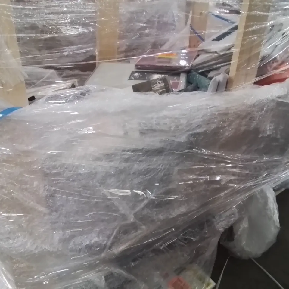 PALLET CONTAINING VERY LARGE AMOUNT OF BRAND NEW FITTED SHEETS, FLAT SHEETS PILLOW CASES ECT. //SIZES AND COLOURS VARY