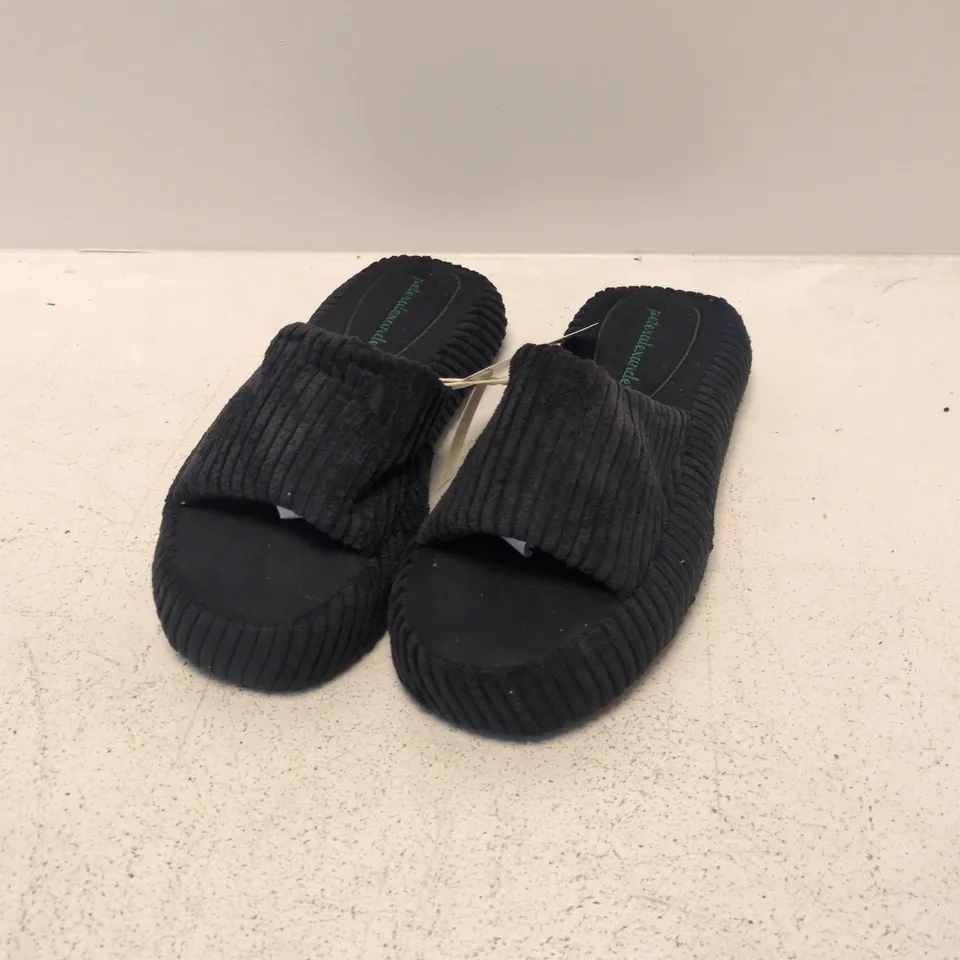 PETER ALEXANDER BLACK CORDUROY SLIPPERS – AU SIZE L