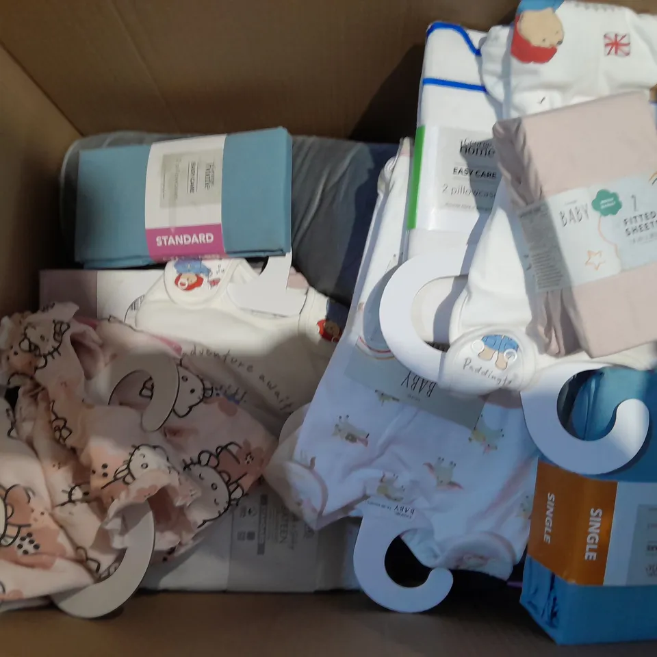 BOX OF APPROXIMATELY 10 ASSORTED BEDDING AND SOFT FURNISHING ITEMS TO INCLUDE - THROW PILLOWS - DUVET SETS - FITTED SHEET ETC. 