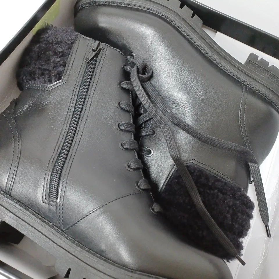 BOXED DUNE LONDON PERCH LACE UP BOOTS, BLACK - SIZE 7