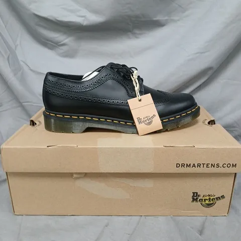 BOXED PAIR OF DR. MARTENS BLACK LEATHER WINGTIP BROGUE SHOES - SIZE 10