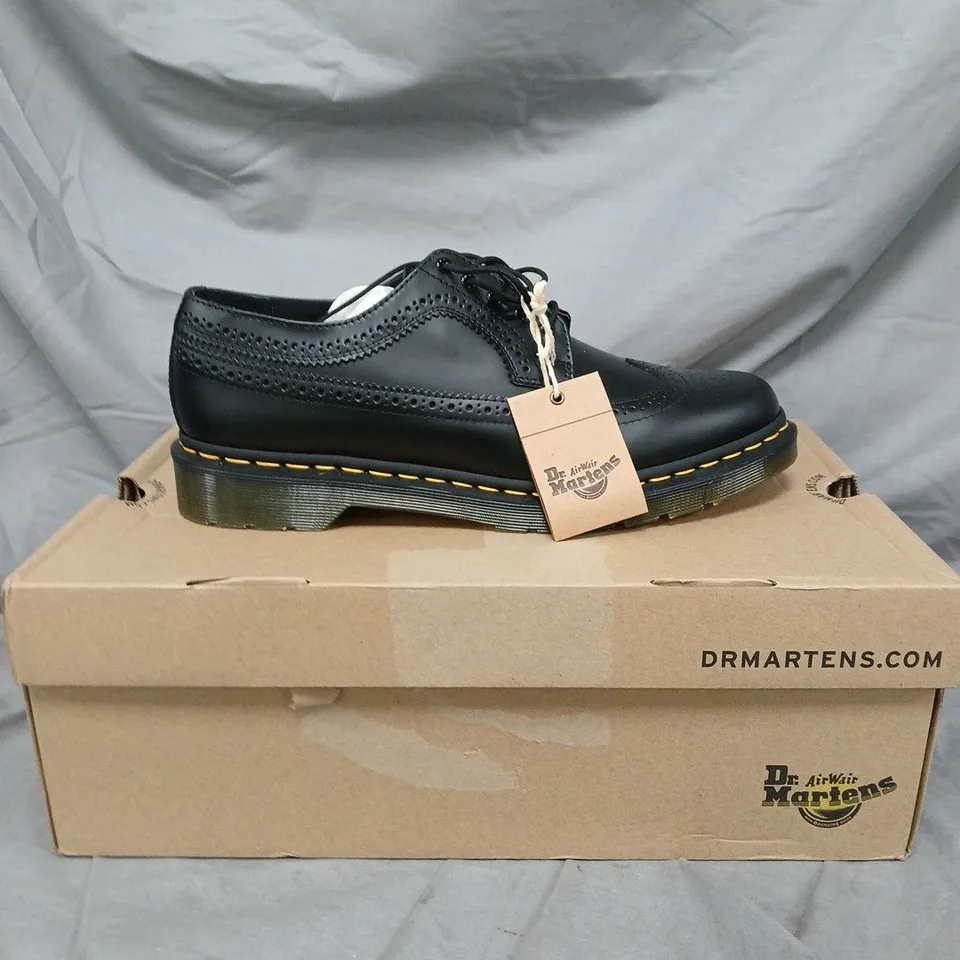 BOXED PAIR OF DR. MARTENS BLACK LEATHER WINGTIP BROGUE SHOES - SIZE 10