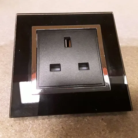 BOXED CRYSTAL CT 13A SINGLE PLUG SOCKET BLACK 