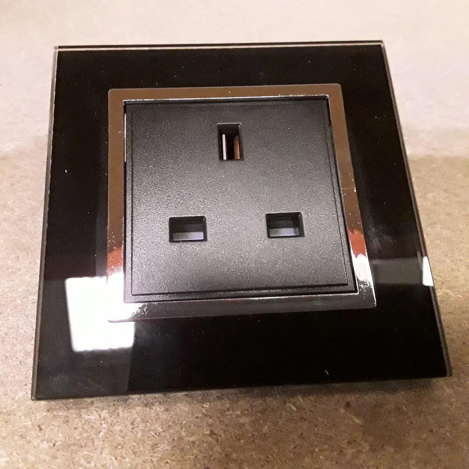 BOXED CRYSTAL CT 13A SINGLE PLUG SOCKET BLACK 