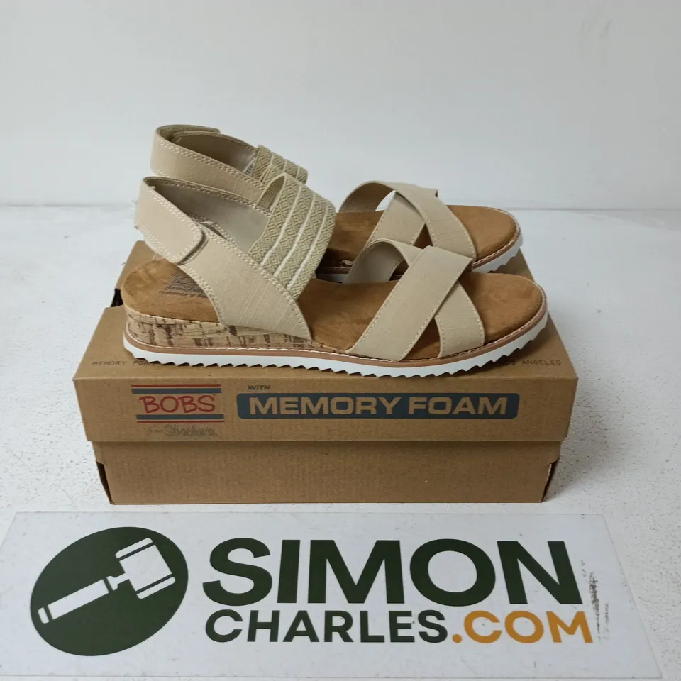 BOXED PAIR OF SKECHERS BOBS SANDALS IN BEIGE - UK 6