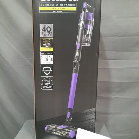 BOXED AS NEW SHARK CORDLESS STICK VACUUM - 1Z202UKT