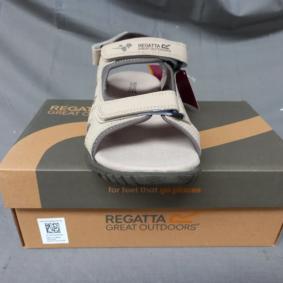 BOXED PAIR OF REGATTA LADY HARIS OPEN TOE SANDALS IN GREIGE UK SIZE 7