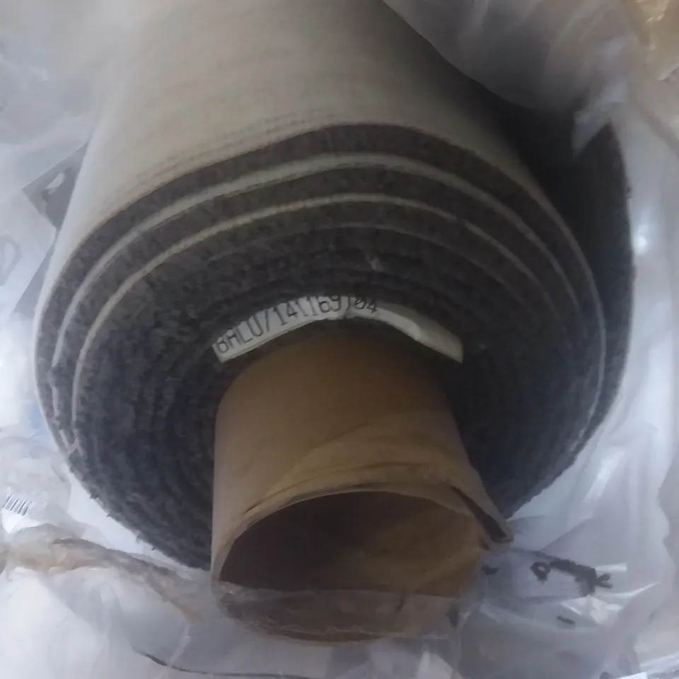 ROLL OF QUALITY ANEMONES CARPET APPROXIMATELY 4X6.55M