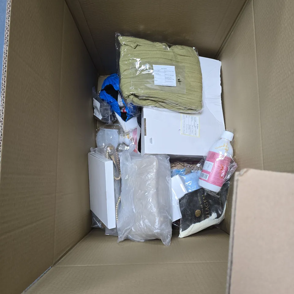 LARGE QUANTITY OF ASSORTED ITEMS TO INCLUDE SMART WATCH WITH CHANGEABLE STRAPS, HEALING CRYSTALS, MENS AFTERSHAVE, GEMSTONE KEYCHAINS, HAIR REMOVER  ETC - COLLECTION ONLY