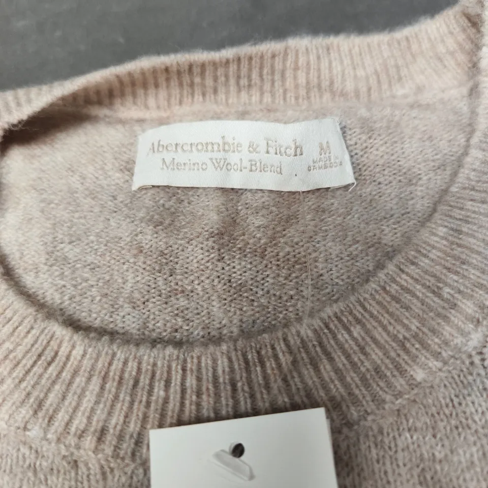 ABERCROMBIE & FITCH MERINO WOOL-BLEND SWEATER – SIZE M