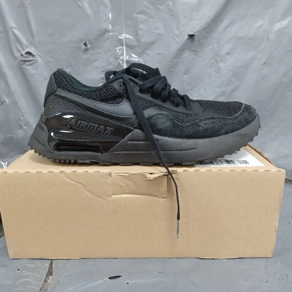 NIKE AIRMAX SYSTEM TRAINERS IN BLACK SIZE 6