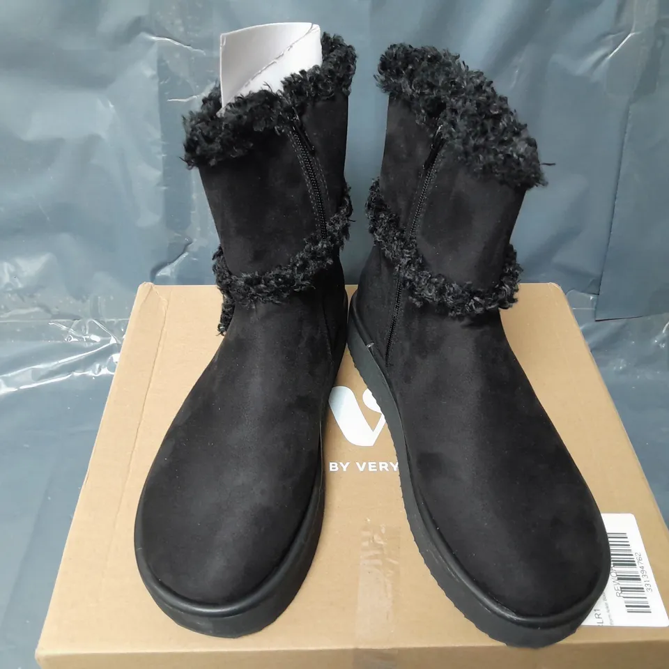 FLATFORM ANKLE BOOT WITH FAUX FUR - BLACK - UK 8