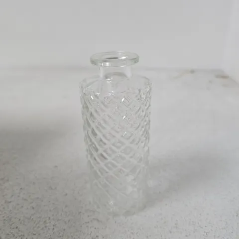 BOX OF APPROXIMATELY 6 X GLASS BOTTLE BUD VASE