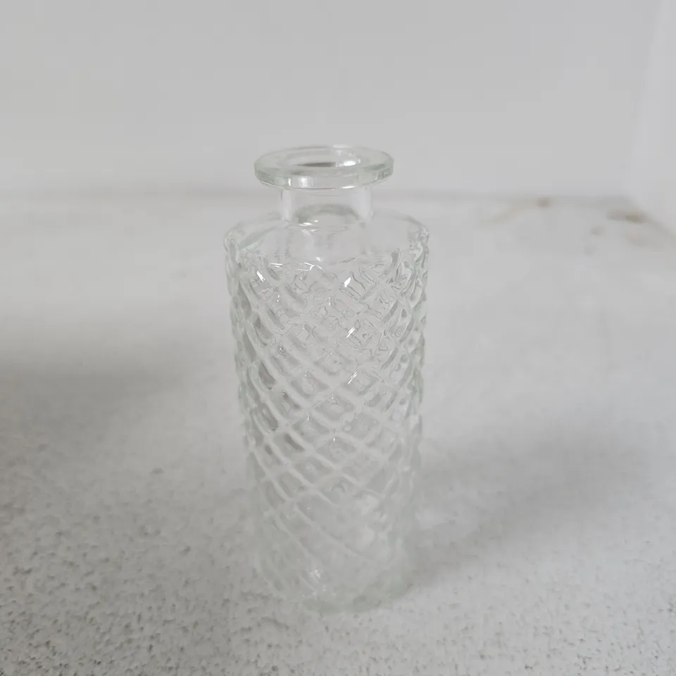 BOX OF APPROXIMATELY 6 X GLASS BOTTLE BUD VASE