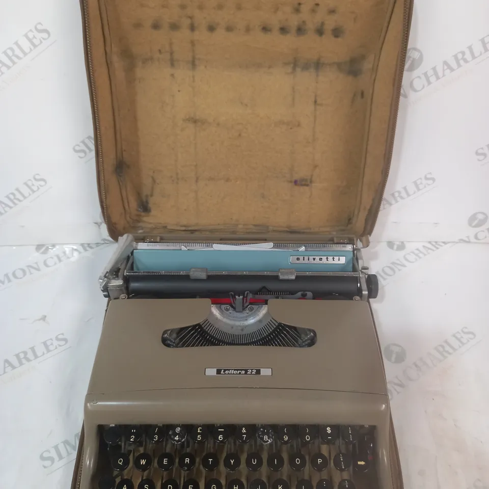 OLIVETTI LETTERA 22 TYPEWRITER