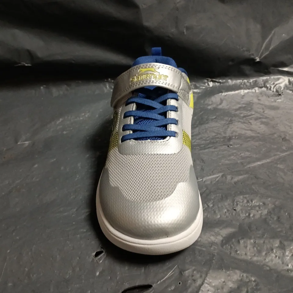 PAIR OF SLAZENGER KIDS LIGHT-UP TRAINERS IN SILVER/NAVY/YELLOW SIZE UK 1