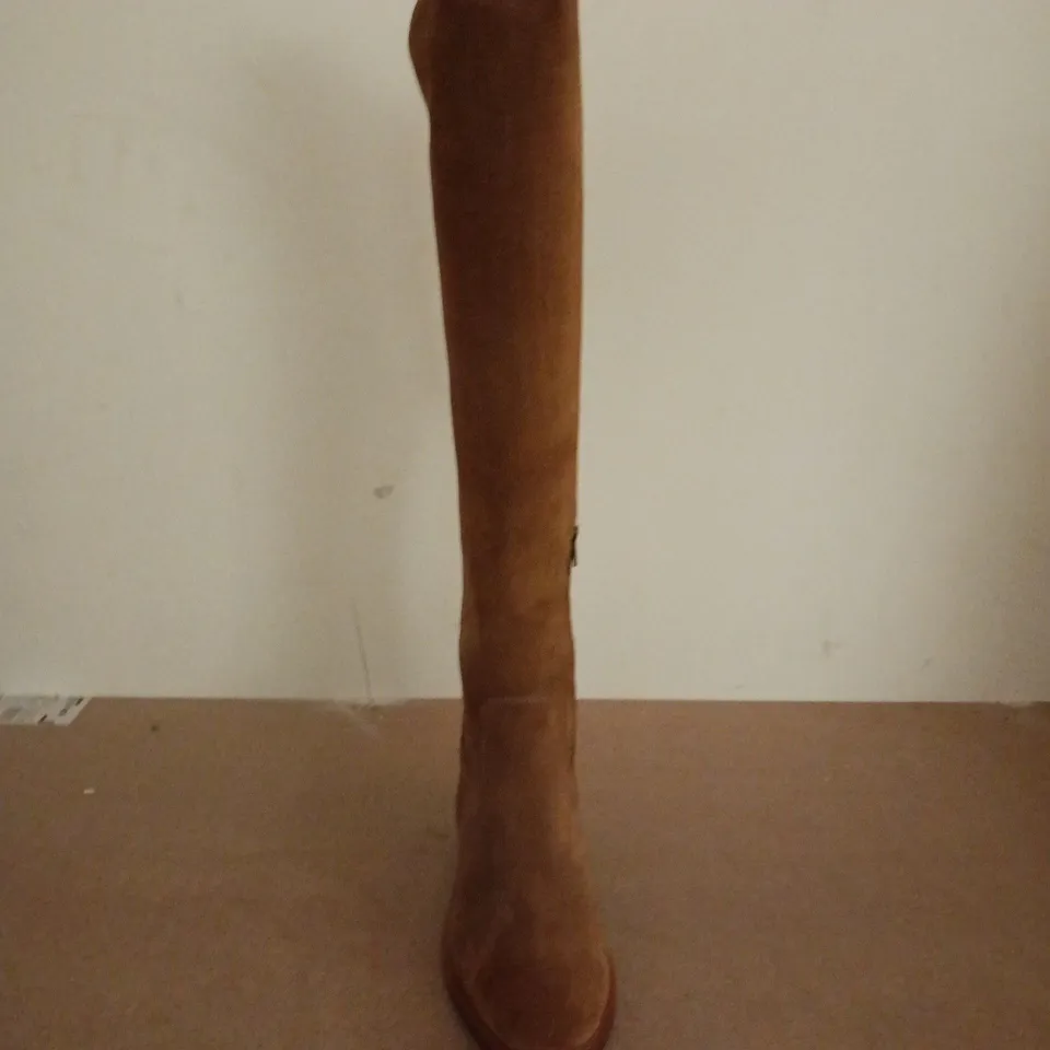 UNBOXED PAIR OF FAIRFAX & FAVOR BOOTS IN TAN - 41