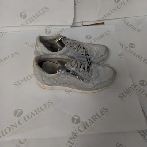 WHITE RL WEDGE TRAINER