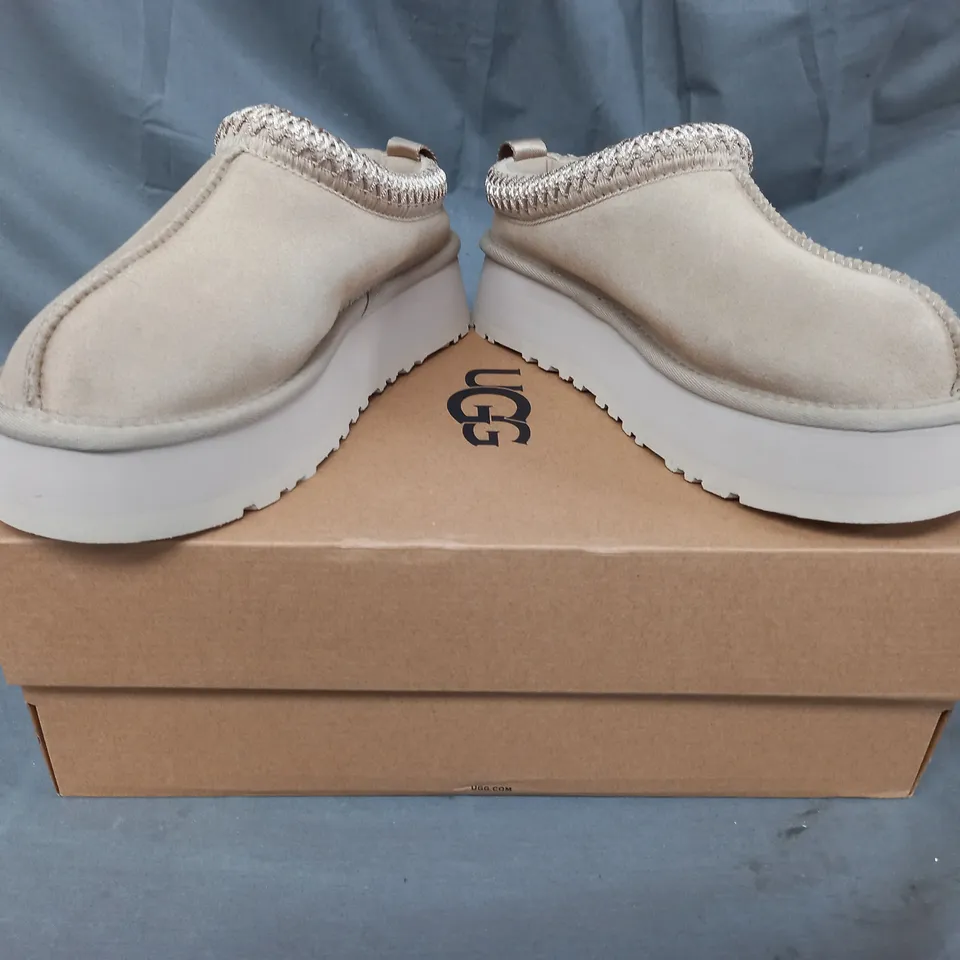 BOXED PAIR OF UGG TAZZ SHOES IN SAND UK SIZE 5