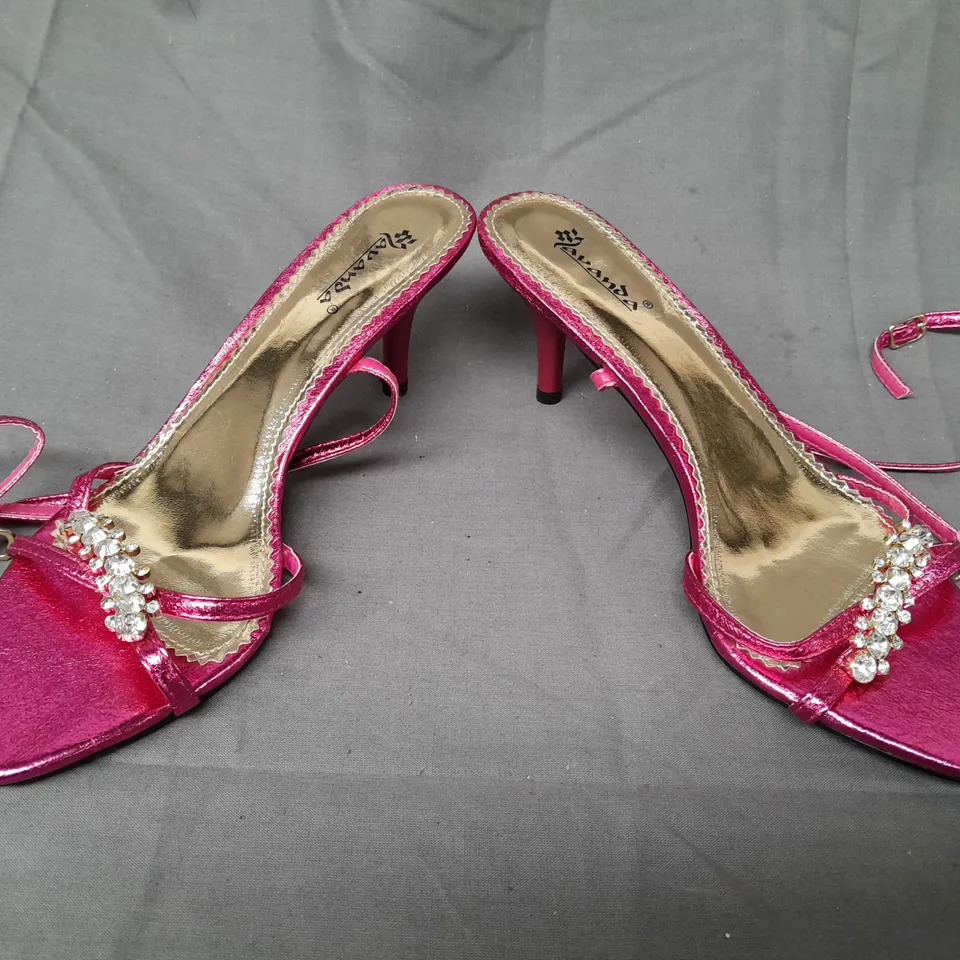 BOX OF APPROXIMATELY 10 PAIRS OF AVANDA OPEN TOE HEELED SANDALS IN METALLIC PINK W. JEWEL EFFECT - VARIOUS SIZES