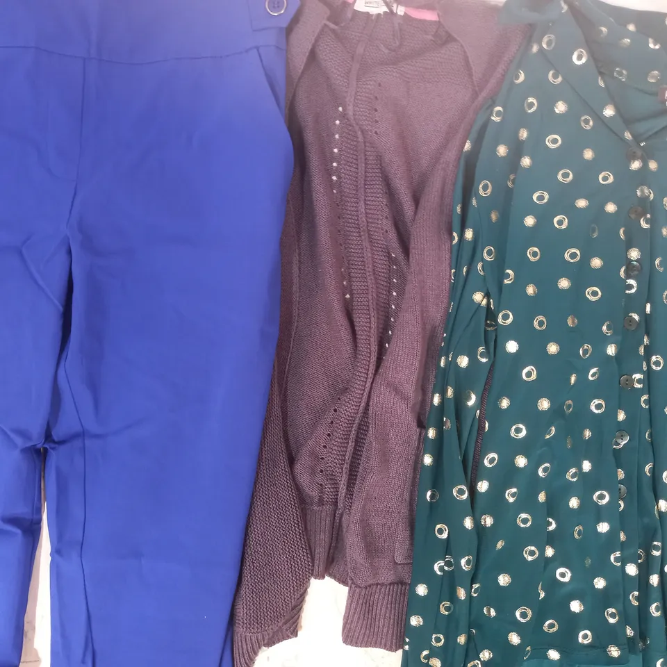BOX OF APPROXIMATELY 20 ASSORTED CLOTHING AND FASHION ITEMS IN VARIOUS STYLES AND SIZES TO INCLUDE KIM & CO, WHITE STUFF, NINA LEONARD, ETC