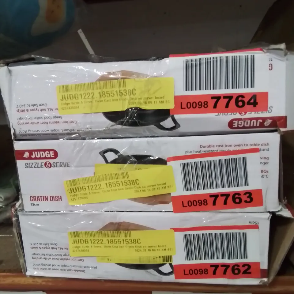 SET OF 3 BOXED GRATIN DISH ON SERVER BOARD 