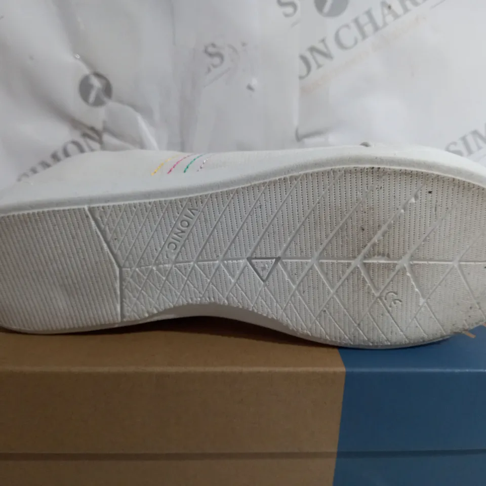 MIP KANNES NKEL BOOTS IN WHITE  - SIZE 6