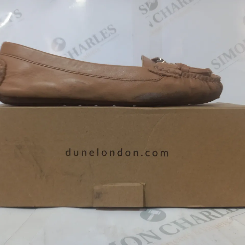 BOXED PAIR OF DUNE LONDON 511 GEENA SLIP-ON SHOES IN TAN SIZE 6