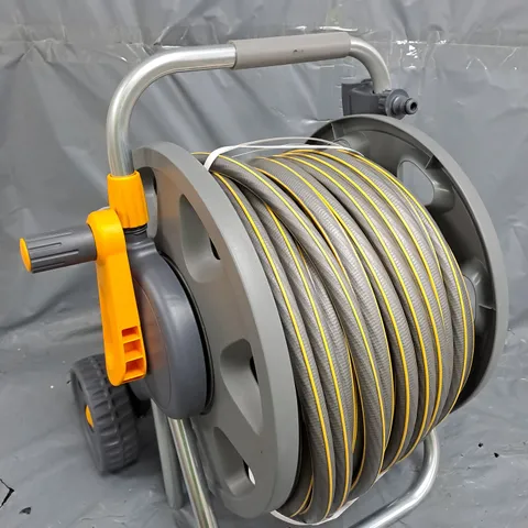 HOZELOCK FREE STANDING HOSEPIPE SET 