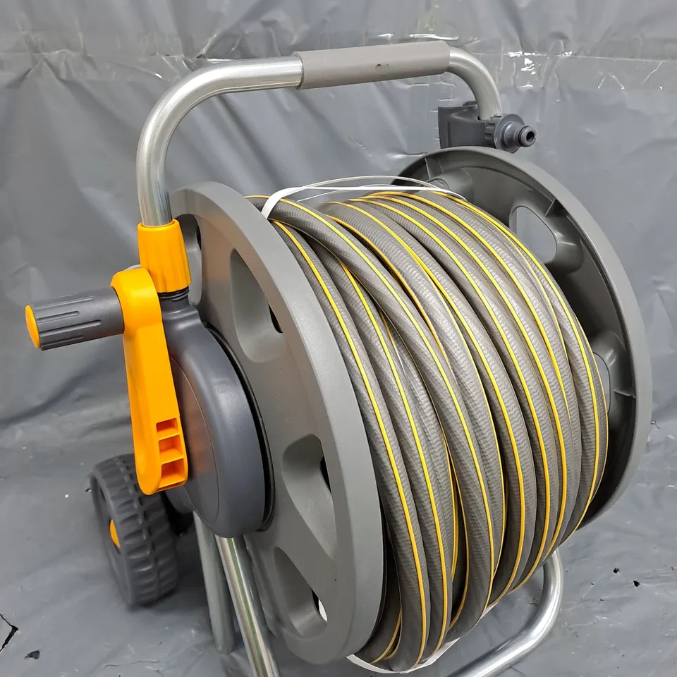 HOZELOCK FREE STANDING HOSEPIPE SET 