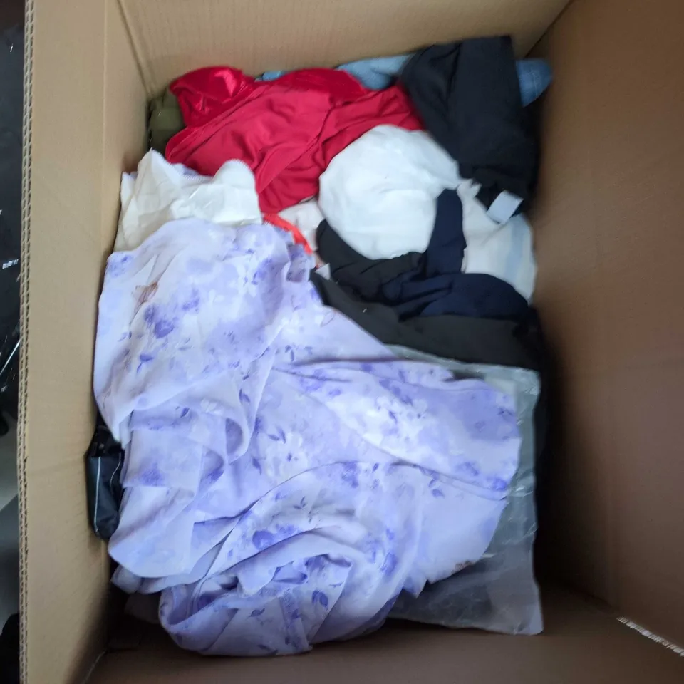 ASSORTED BOX OF APPROXIMATLEY 20 ITEMS WITH VARYING SIZES /GENDER 