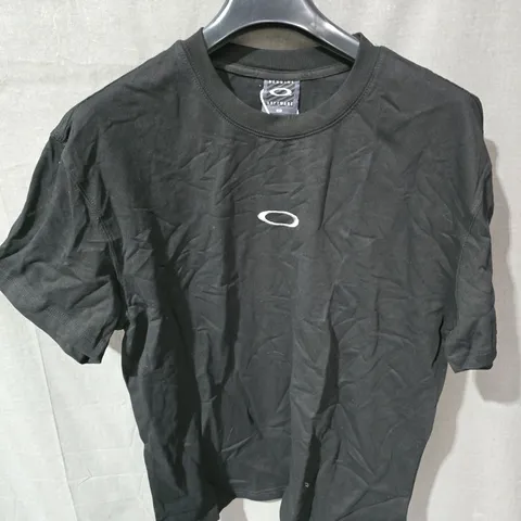 OAKLEY BLACK T-SHIRT, SIZE S, WITH O LOGO